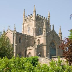 邓弗姆林 64家酒店