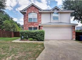 Helotes Family Retreat，位于圣安东尼奥的度假短租房