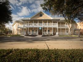 Gruene River Hotel & Retreat，位于新布朗费尔斯瓜达卢佩河漂流附近的酒店