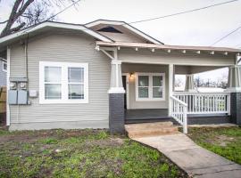 Hackberry St #B Renovated 2BR Near Downtown SA，位于圣安东尼奥的度假短租房