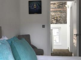 Central London Z1 - Lovely Ensuite Room，位于伦敦的民宿