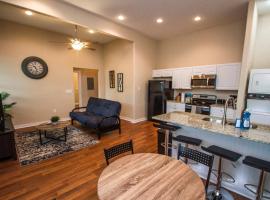 3BR/2BA Remodeled Apartment Near Downtown，位于圣安东尼奥的公寓