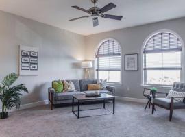 Luxury Retreat + Pool + Gym，位于圣安东尼奥的度假短租房