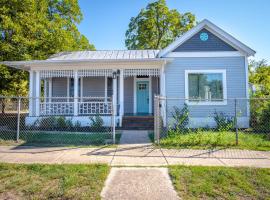 The Downtown Retreat 3BR 2BA at The AlamoDome，位于圣安东尼奥的度假屋