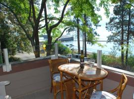 Lakeside Retreat Upper Suite