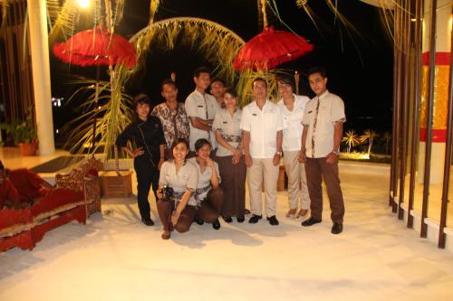 Ayu Cahya & team