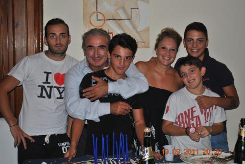 Elia, Mattia, Andrea, Davide, Antonella e Marcello Lorello