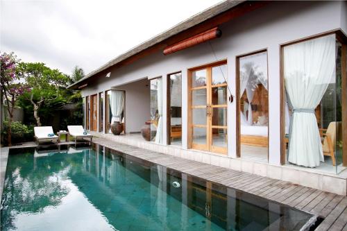 villa kayu lama