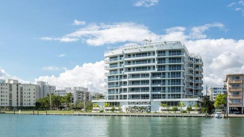 Acqua Bay Luxury Apartments By The Ivory