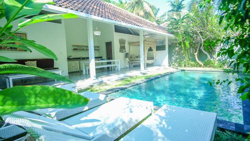 GILI KHUMBA VILLAS